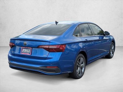 Used 2023 Volkswagen Jetta SE w/ Panoramic Sunroof Package FWD image 5