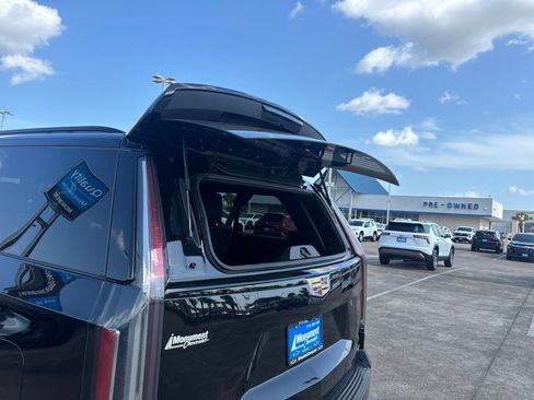 Used 2024 Cadillac Escalade ESV Sport AWD/4WD image 18