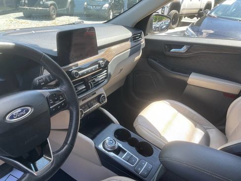 Used 2020 Ford Escape Titanium AWD/4WD image 16