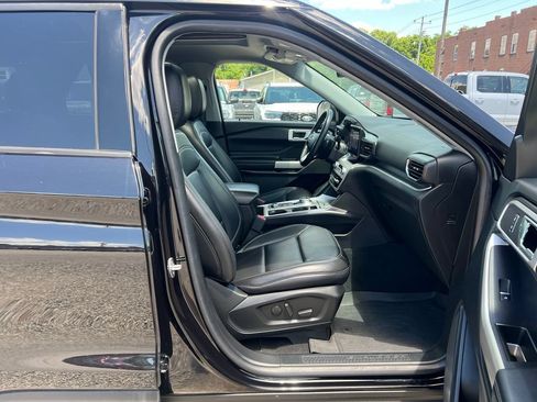 Used 2021 Ford Explorer XLT w/ Equipment Group 202A AWD/4WD image 23