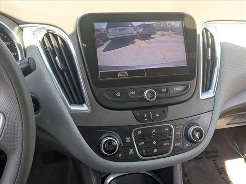 Used 2021 Chevrolet Malibu LT FWD image 13
