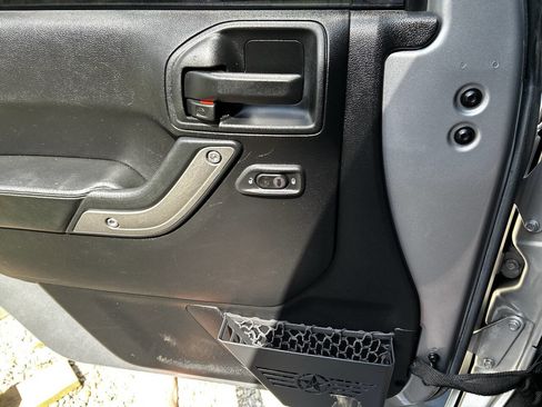 Used 2016 Jeep Wrangler Sport image 13