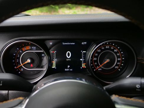 Used 2023 Jeep Gladiator Overland AWD/4WD image 10