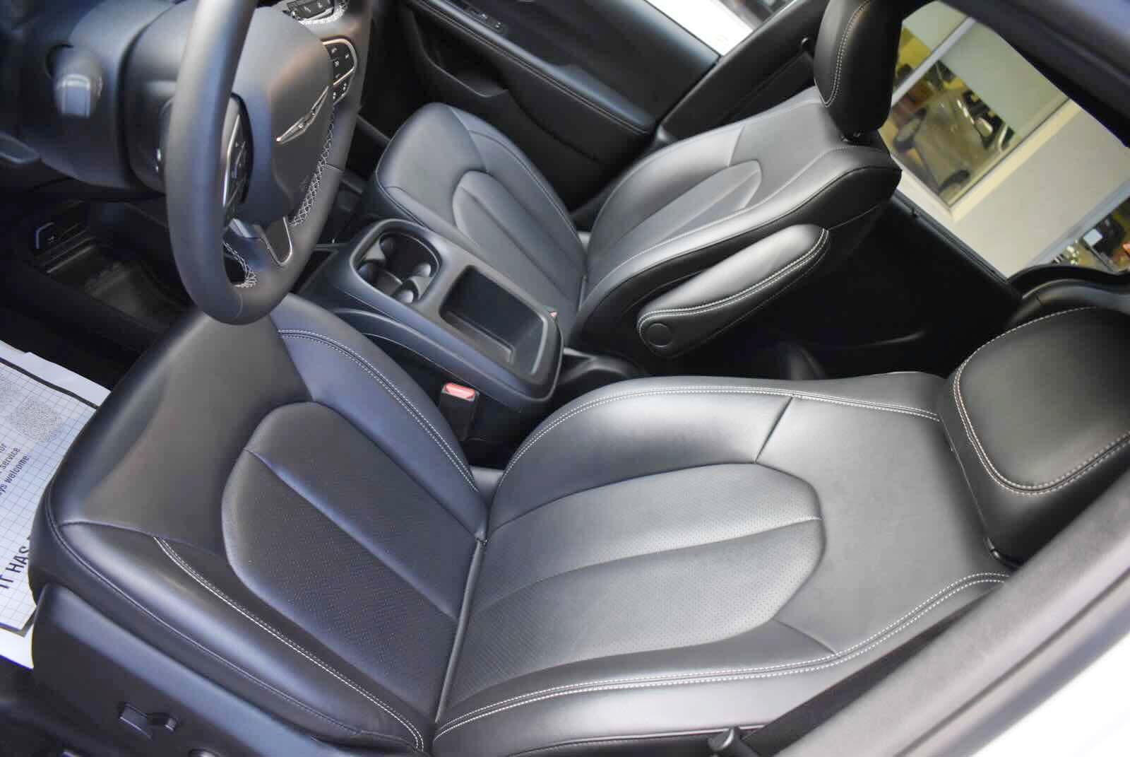 Used 2025 Chrysler Pacifica Select FWD image 12