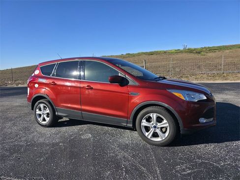 Used 2014 Ford Escape SE image 2