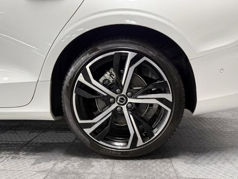 Used 2024 Volvo S60 B5 Plus image 7