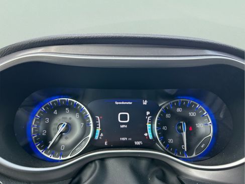 Used 2025 Chrysler Pacifica Select FWD image 27