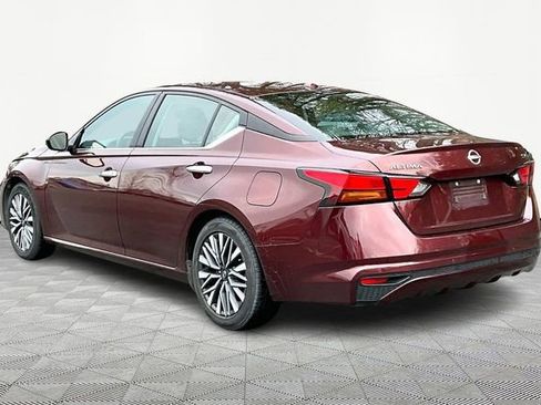 Used 2024 Nissan Altima 2.5 SV image 4