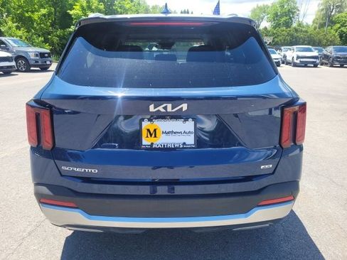 Certified 2025 Kia Sorento S AWD/4WD image 4
