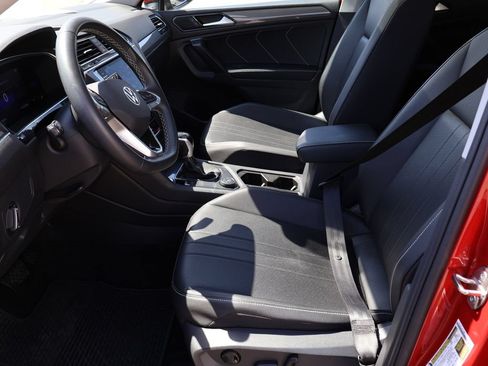 Certified 2023 Volkswagen Tiguan SE w/ Panoramic Sunroof Package AWD/4WD image 42