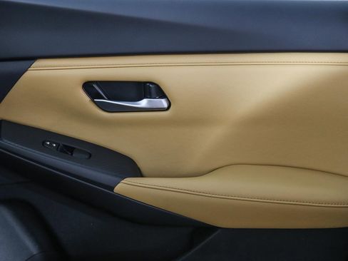 Used 2025 Nissan Sentra SV w/ SV Premium Package image 21