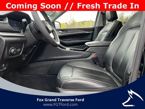 Used 2023 Jeep Grand Cherokee Limited AWD/4WD image 3
