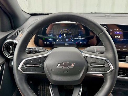 Used 2025 Chevrolet Equinox ACTIV w/ Convenience Package III AWD/4WD image 23
