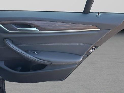 Used 2023 BMW 530i w/ Convenience Package image 28