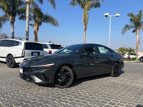 New 2026 Hyundai Elantra SEL Sport Premium image 2