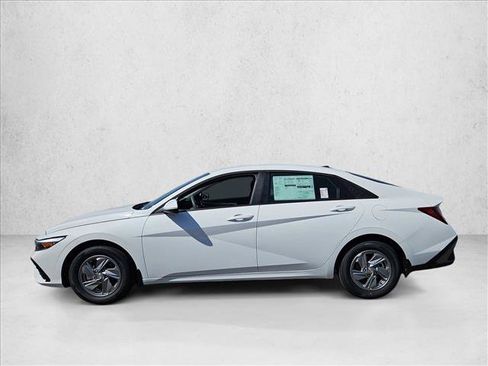 New 2026 Hyundai Elantra SE FWD image 5