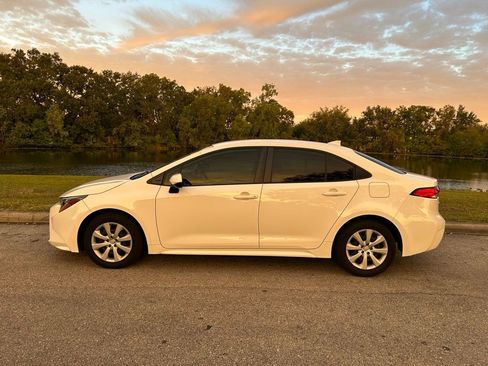 Certified 2022 Toyota Corolla LE image 2