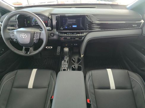 Used 2026 Toyota Camry Hybrid image 23