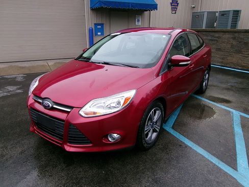 Used 2014 Ford Focus SE w/ SE Sport Package FWD image 1