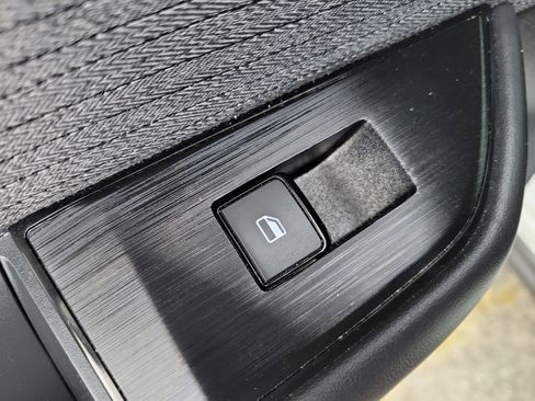 Used 2023 Nissan Rogue S image 14