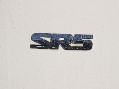 Used 2015 Toyota 4Runner SR5 AWD/4WD image 11
