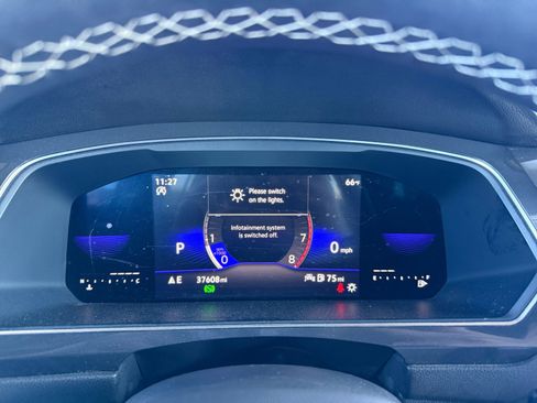 Used 2023 Volkswagen Tiguan SE R-Line image 16