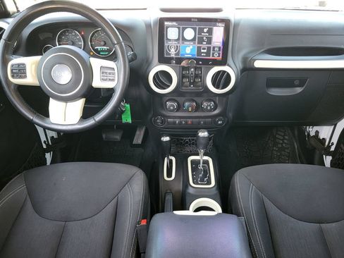 Used 2017 Jeep Wrangler Unlimited Rubicon w/ Connectivity Group AWD/4WD image 21