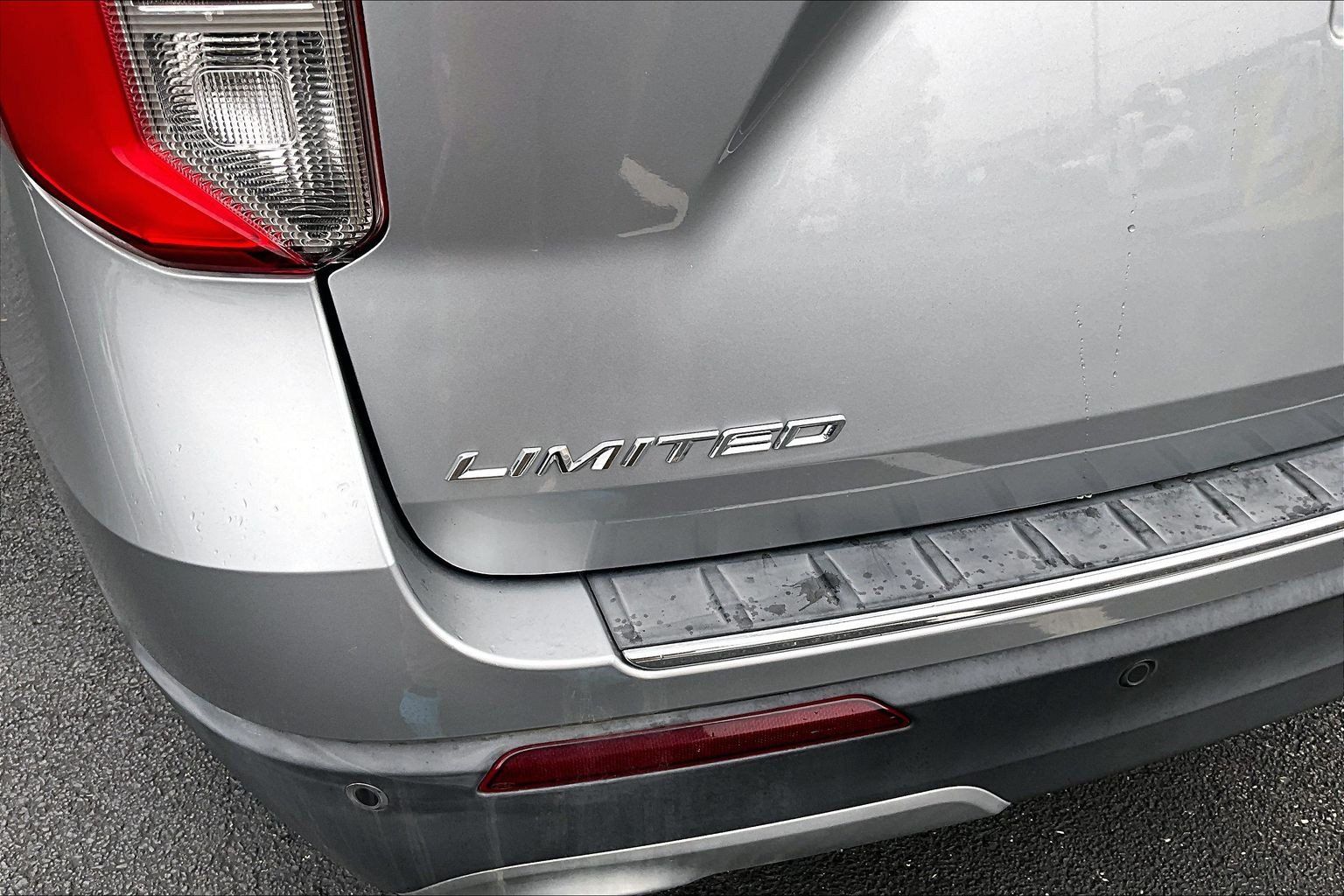 Used 2021 Ford Explorer Limited w/ Hybrid Equipment Group 310A RWD image 7