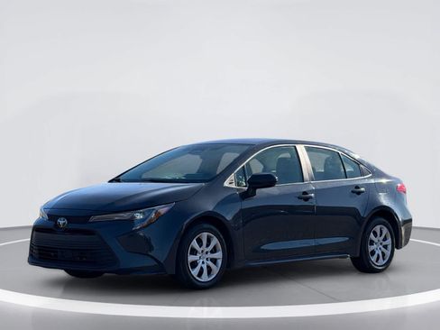 Used 2024 Toyota Corolla LE FWD image 2