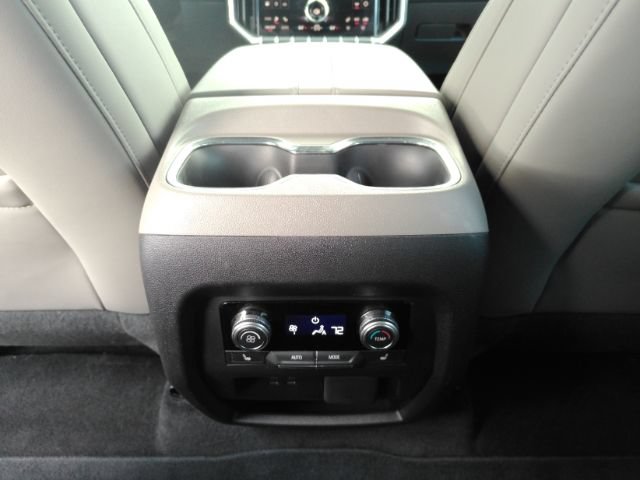 Used 2026 GMC Acadia Elevation w/ Elevation Premium Package FWD image 32