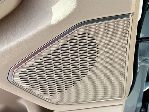 New 2025 Jeep Grand Cherokee L Limited w/ Luxury Tech Group II image 21