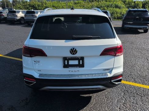 Used 2022 Volkswagen Taos SE FWD image 4