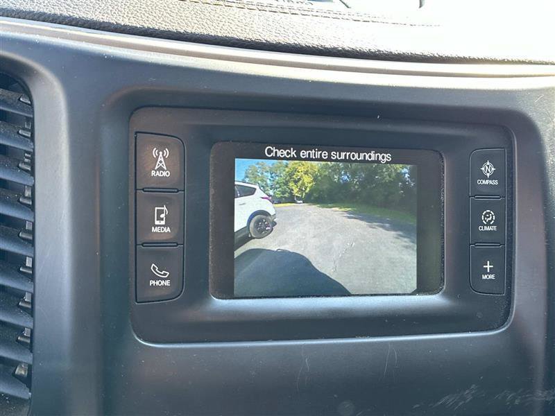 Used 2018 Jeep Cherokee Latitude w/ Comfort & Convenience Group FWD image 17