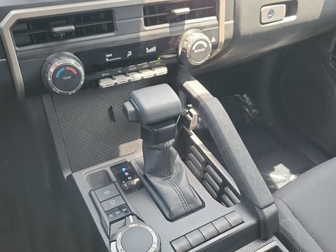 Certified 2024 Toyota Tacoma SR AWD/4WD image 15