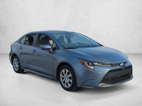 Used 2022 Toyota Corolla LE image 3