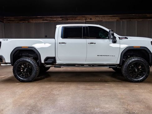 Used 2025 GMC Sierra 2500 SLT w/ SLT Premium Package image 11