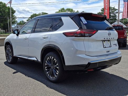 New 2026 Nissan Rogue Platinum w/ Platinum Premium Package AWD/4WD image 3