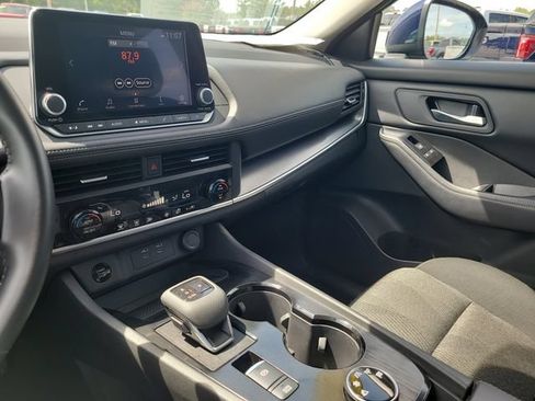 Used 2025 Nissan Rogue SV AWD/4WD image 22