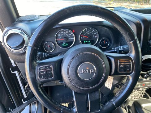 Used 2015 Jeep Wrangler Unlimited Sahara w/ Connectivity Group image 11