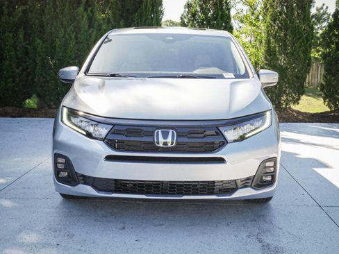 New 2026 Honda Odyssey Touring image 3