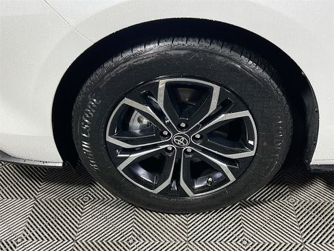 Certified 2025 Toyota Sienna Platinum image 28