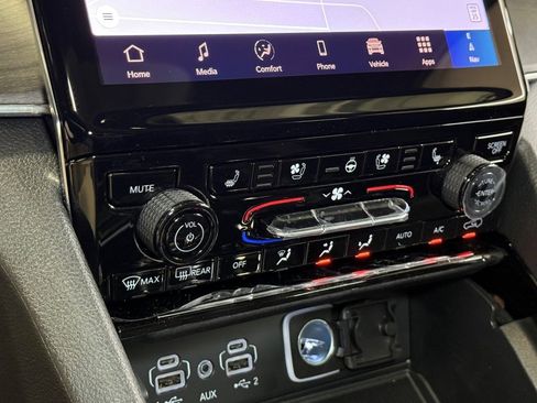 New 2025 Jeep Grand Cherokee Overland w/ Adv Protech Group III image 24