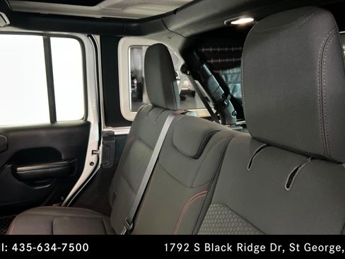 Used 2019 Jeep Wrangler Unlimited Rubicon w/ Cold Weather Group AWD/4WD image 20