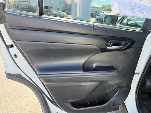 Used 2022 Toyota Highlander XSE AWD/4WD image 24