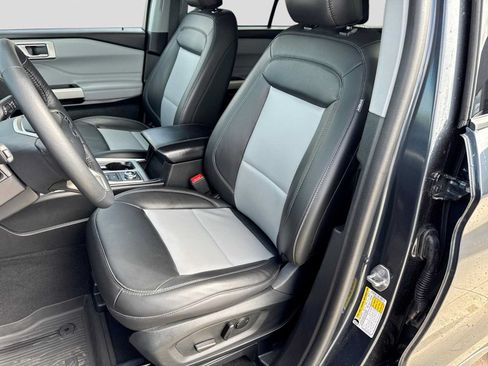 Used 2024 Ford Explorer XLT w/ Equipment Group 202A AWD/4WD image 15