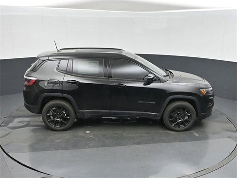 New 2026 Jeep Compass Latitude w/ Mopar Graphics Package image 28