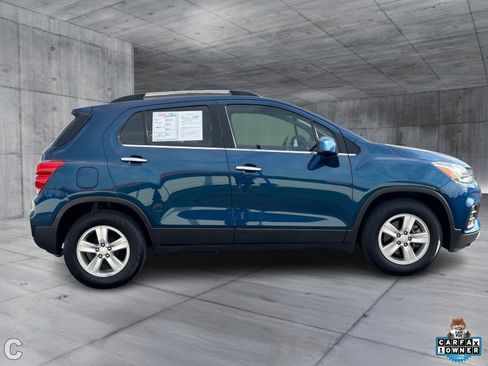 Used 2020 Chevrolet Trax LT w/ Driver Confidence Package image 4
