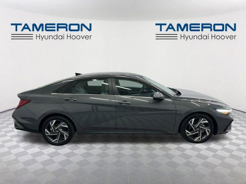 Used 2025 Hyundai Elantra Limited image 6