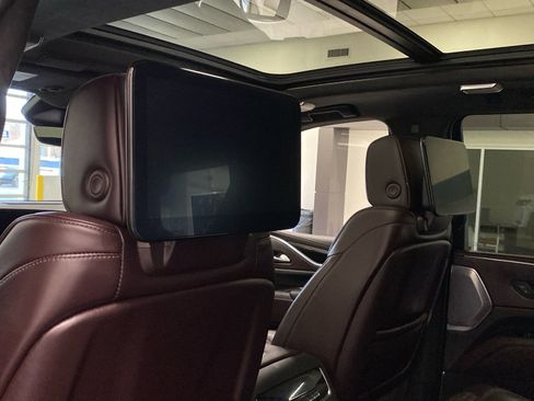 Used 2023 Cadillac Escalade Premium Luxury Platinum image 10