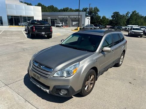 Used 2014 Subaru Outback 2.5i Limited AWD/4WD image 4